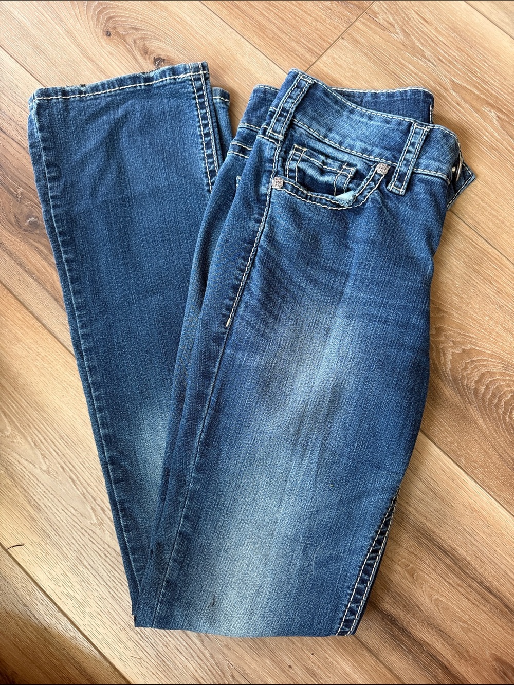 Silver Jeans Women's Medium Blue Distressed Straight Leg Jeans